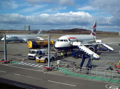 File:Aircraft stands at Edinburgh Airport.jpg - Wikipedia