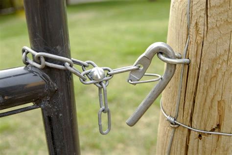 Alpaca Gates and Locks | Farm gate, Cattle gate, Alpaca farm