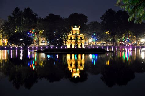 Hoan Kiem Lake Hanoi | Vietnam Travel Pictures