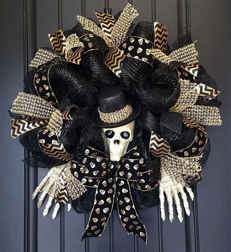 Halloween Wreaths Are This Season’s Creepiest (And Coolest) Trend ...