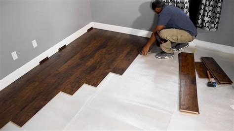 Gray Modern Laminated Floor Covering, For Residential at Rs 100/square feet in New Delhi