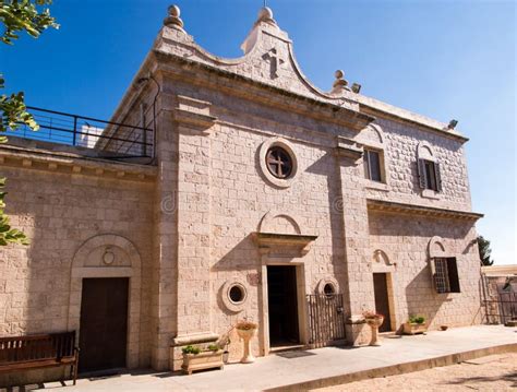 Monastero Di Muhraqa Sul Monte Carmelo L Nel Posto Del Profeta ...