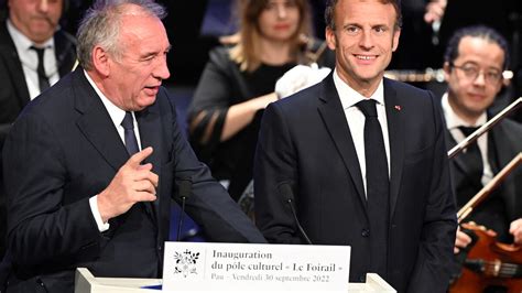 Emmanuel Macron displays his unity with François Bayrou in Pau after ...