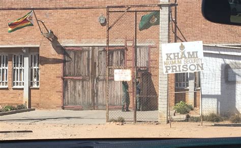 NewsdzeZimbabwe: PRISON OFFICER CLOBBERED BY INMATE AT KHAMI PRISON