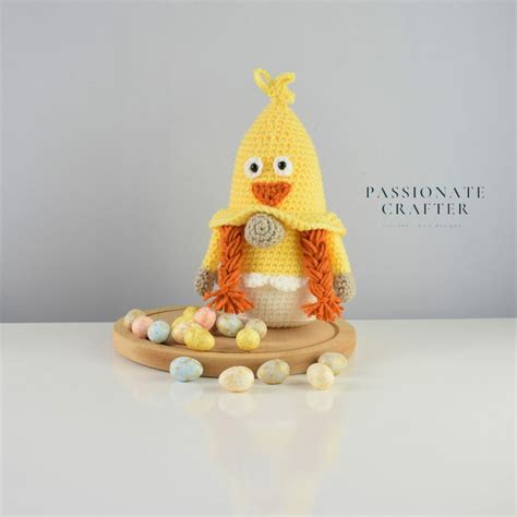 Easter chicken gnome- free crochet pattern - Passionate Crafter