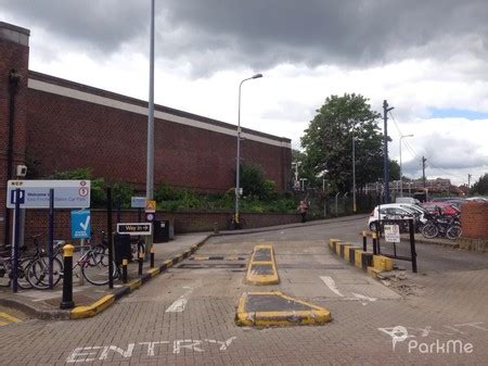 East Finchley Station Car Park - Parking in London | ParkMe