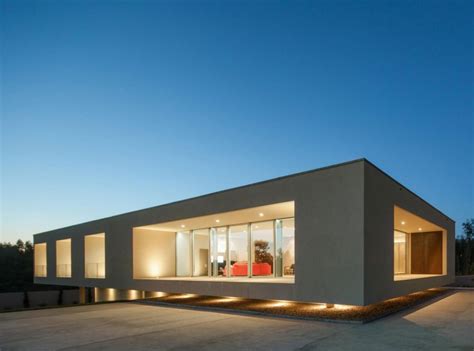 A Stunning Modern Rectangular House with a Splendid Architecture in ...