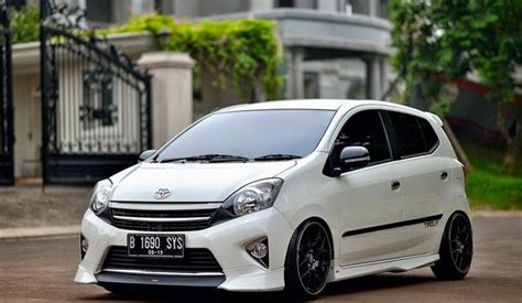 Modifikasi mobil agya trd warna putih hitam silver terbaru 2020