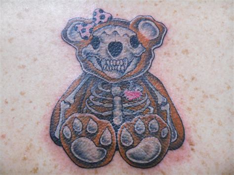 My teddy bear skeleton tattoo. I love it. | Teddy bear tattoos, Bear skull, Skull drawing