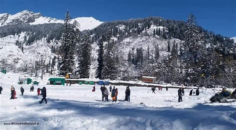 Tourists enjoy sun and snow in Manali - Discover Kullu Manali