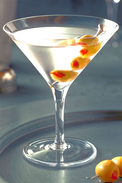 Martini Classic Cocktail Recipe | Mix That Drink