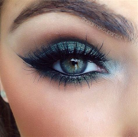 Dark turquoise eyeshadow | Eye makeup, Makeup for green eyes, Makeup