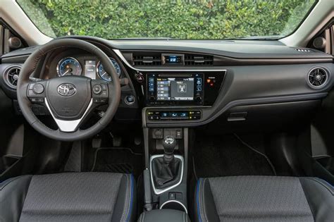 2019 Toyota Corolla Pictures - 111 Photos | Edmunds