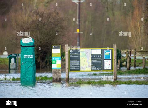 Flooding cookham hi-res stock photography and images - Alamy