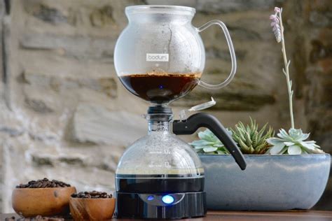 How To Brew Coffee Using A Vacuum Siphon Coffee Maker: Recipe Included ...