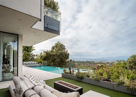 These Bel Air mansions show the caliber of homes in the area