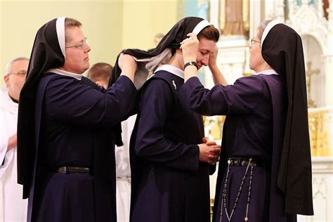 Sisters of the Immaculate Heart of Mary of Wichita (IHM). Wearing a ...