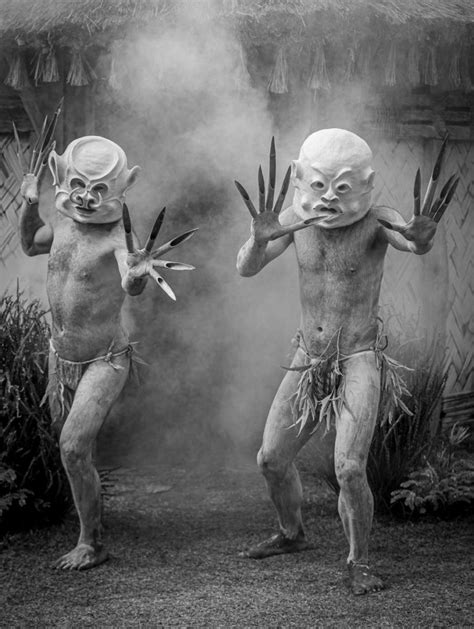 The Asaro Mudmen tribe | Go Papua New Guinea