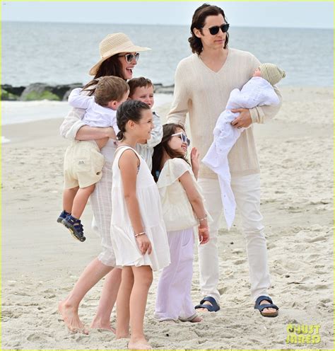 Photo: anne hathaway jared leto beach wecrashed filming 04 | Photo 4606369 | Just Jared ...