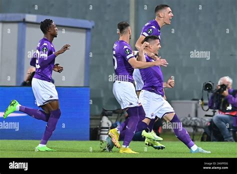 Artemio Franchi stadium, Florence, Italy, October 13, 2022, ACF Fiorentina players celebrate ...