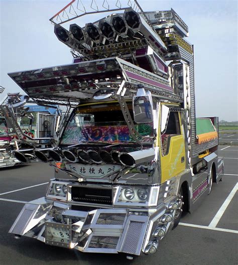 Dekotora art trucks ~ Pink Tentacle