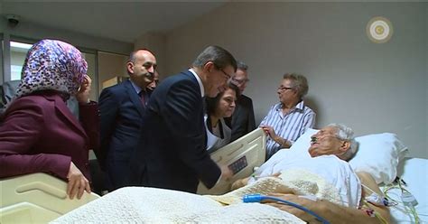 Turkish PM Visits Tourists Wounded in Istanbul Blast