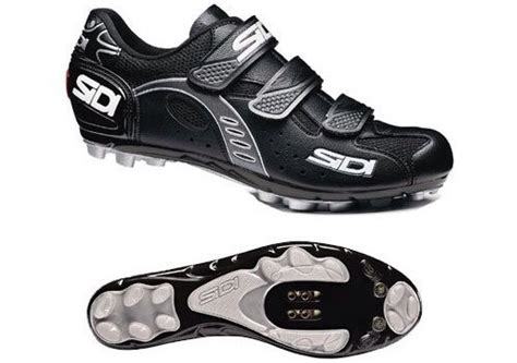 Tips For Picking The Best SPD Shoes For Bike Touring - CYCLINGABOUT.com