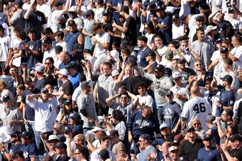 Should you go to a Yankees or Mets game? - Lonely Planet