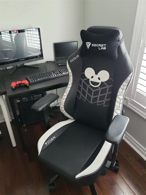 Finally got the Secret Lab Titan 2020 deadmau5 Edition Chair 😀 #secretlab : r/secretlab