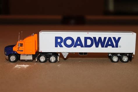 Collectible ROADWAY Tractor Trailer Toy Truck Mack Peterbilt Kenworth