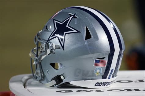 NFL World Reacts To Cowboys' New Helmet Photo - The Spun