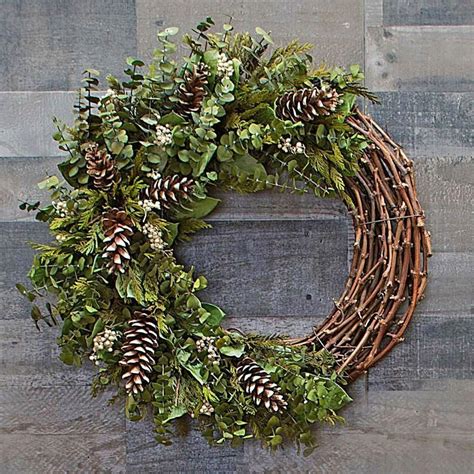 46 Awesome Winter Door Wreaths You Can Try This Season - HOMYHOMEE