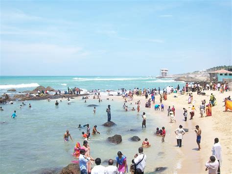 Photo Fullsize: People crowd at Kanyakumari beach...