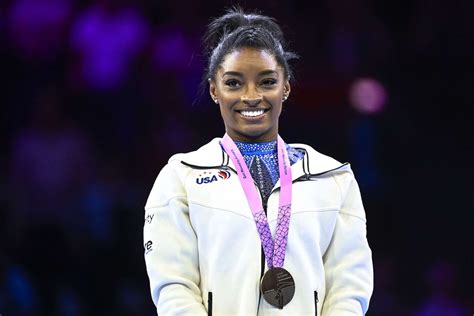 Simone Biles wins 6th world title, becomes most decorated gymnast in ...