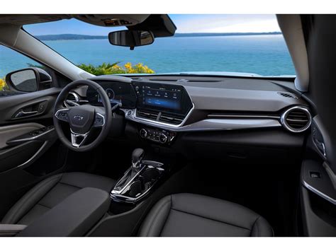 2024 Chevrolet Trax: 31 Interior Photos | U.S. News