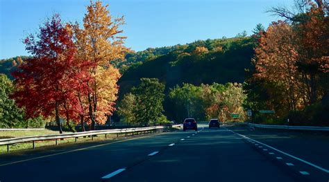 7 Stunning Ways to Experience Connecticut Fall Foliage - Getaway Mavens