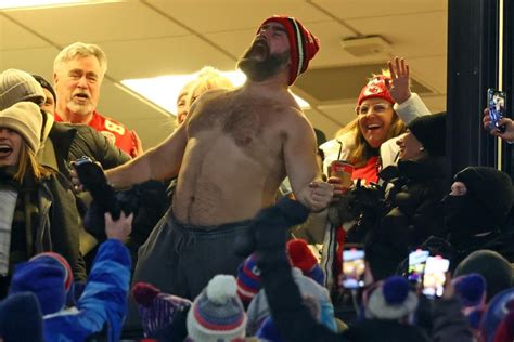 National reaction to Jason Kelce going shirtless in Buffalo to ...