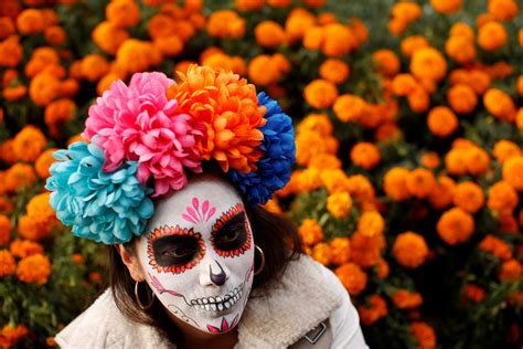 Day of the Dead parade in Mexico features painted La Catrina faces and ...