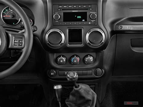 2017 Jeep Wrangler: 158 Interior Photos | U.S. News