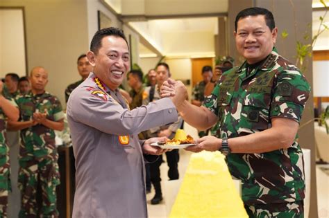 Surprise Panglima TNI di Hari Ulang Tahun Kapolri | WEBSITE TENTARA NASIONAL INDONESIA