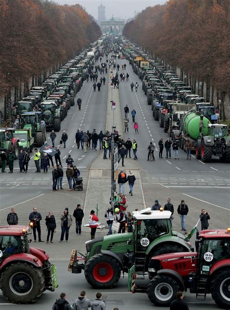 Farmers blocking Berlin roads to protest government policies | The Seattle Times