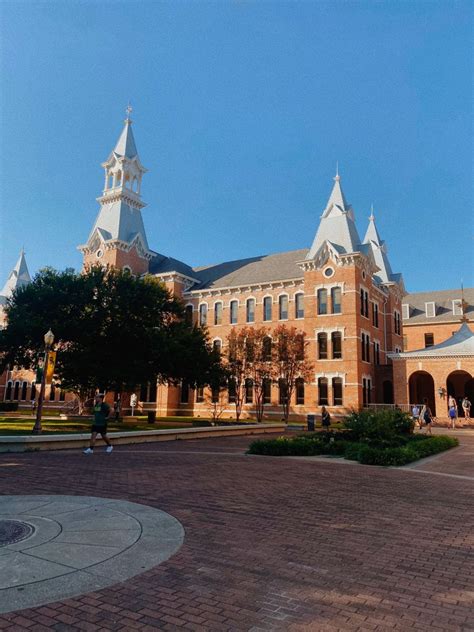 Aesthetic picture of baylor universityLooks like you are in Harry PotterBaylor wallpaper Baylor ...