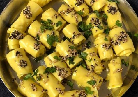 Gujarati khandvi Recipe by pooja Jha - Cookpad