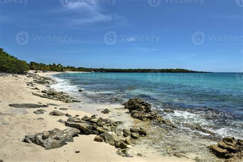 Beach along Isla Catalina, Dominican Republic 16196941 Stock Photo at ...