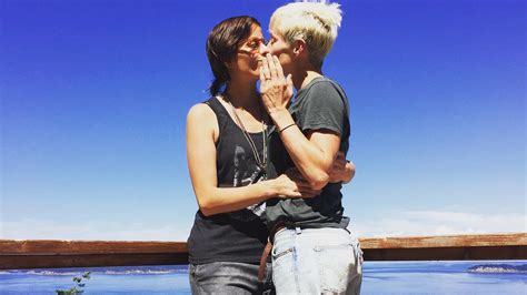 U.S. soccer star Megan Rapinoe engaged to girlfriend - Outsports