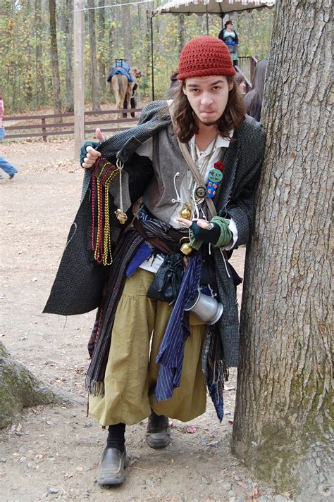 Renaissance Faire bootlegging beads. Renaissance Fair Outfit, Renaissance Costume, Medieval ...