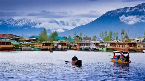 6 definitive novels to read on Kashmir by Kashmiris | Vogue India