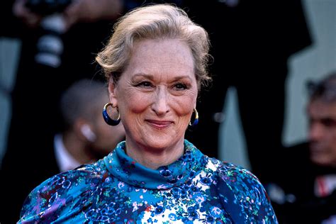 Meryl Streep suffered a wardrobe malfunction on prom night