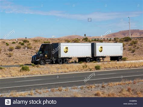 Ups Semi Truck Stock Photos & Ups Semi Truck Stock Images - Alamy