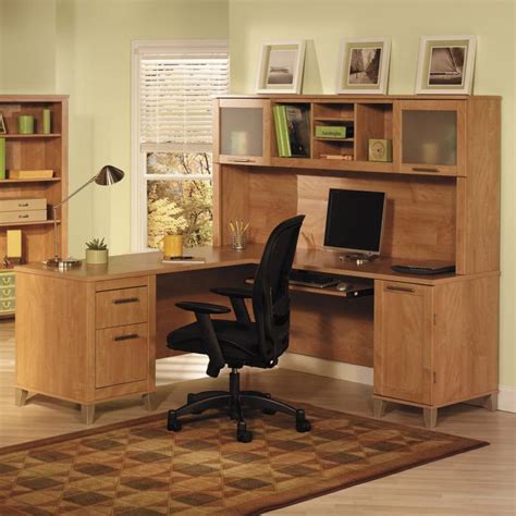 Un bureau informatique d’ angle – quel bureau choisir pour votre petit office?